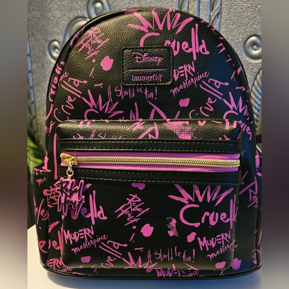 NWT New DISNEY Villians Loungefly Exclusive Cruella Graffiti Mini Backpack